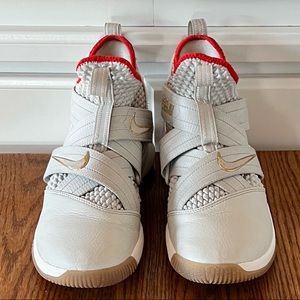 Nike Lebron Soldier XII Basketball Shoe, Men’s Sz 8